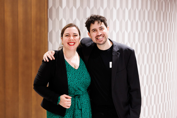 Sarah Preuschoff (myAbility) und Keynote-Speaker Roi Shternin.