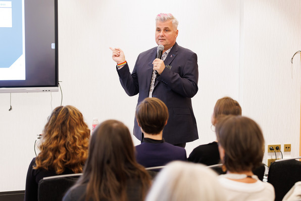 Robert Öllinger von myAbility spricht im Workshop zu rechtlichen Grundlagen