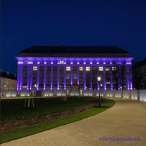 Oesterreichische Nationalbank lila beleuchtet