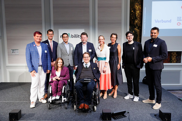 Lena/Robert Öllinger, Christine Sumper-Billinger, Christoph Mandl, Christian Schinko,Alexander Regal, Roi Shternin, Wolfgang Kowatsch, Miriam Labus und Gregor Demblin auf der Bühne.